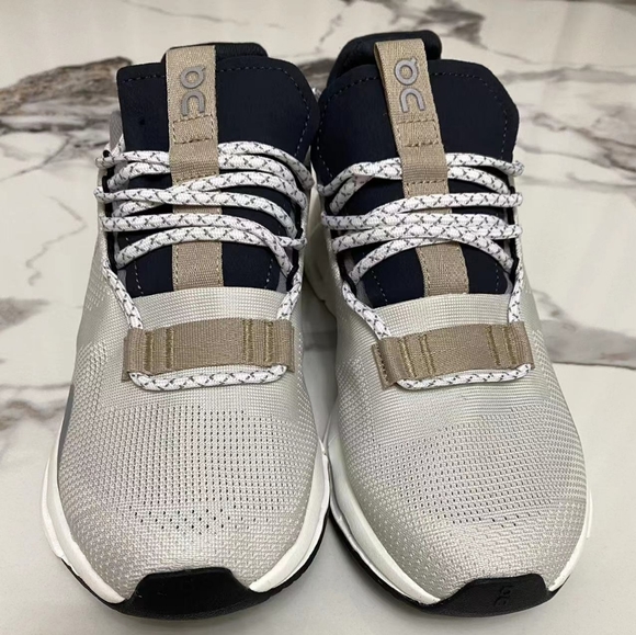 On cloud cloudnova Size 8 - Picture 3 of 4